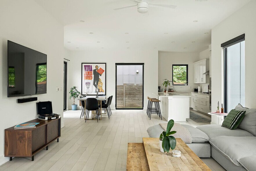 Building Photo - 1905 E 16th St