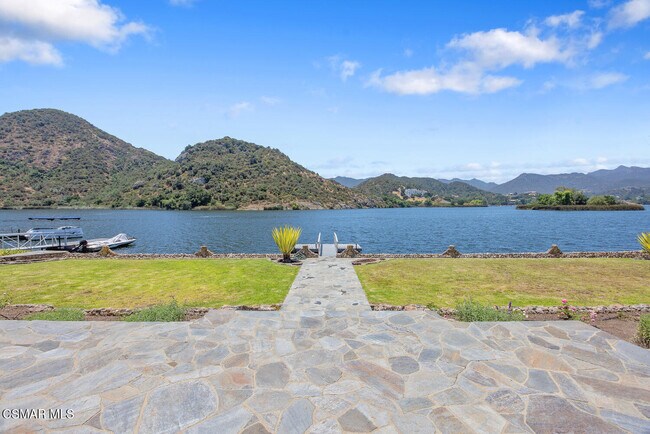 Building Photo - 800 Lake Sherwood Dr