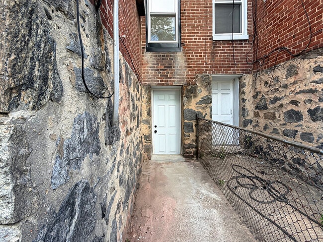 Building Photo - 2915 Kirk Ave