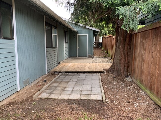 Building Photo - 3 Bed 2 Bath House~ Kenton Neighborhood~ Large Trees plus  W/D Hook Ups!