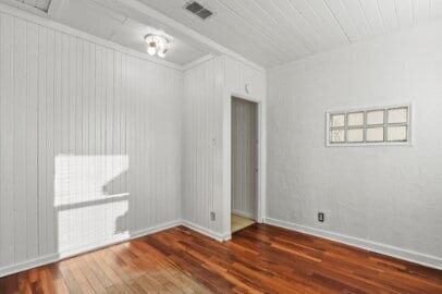 Building Photo - Kern Place- 4 bedrooms, 3 baths and Refrigerated AC.