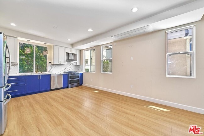 Building Photo - 823 Lorraine Blvd