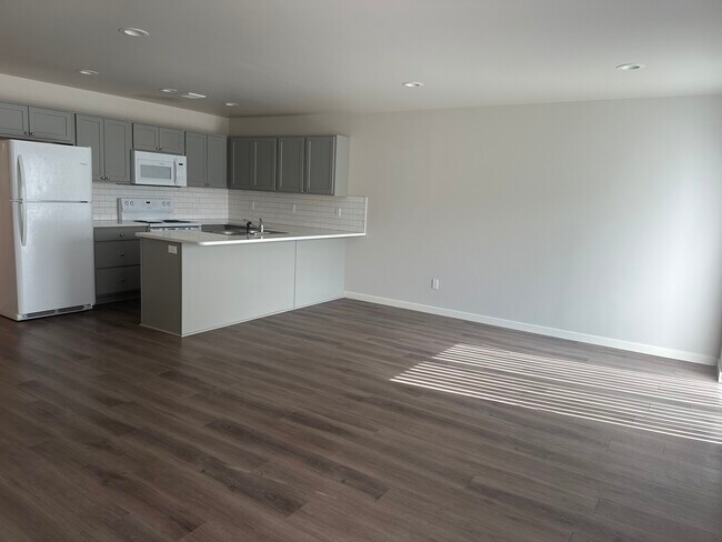 Building Photo - 5301 Smitten St