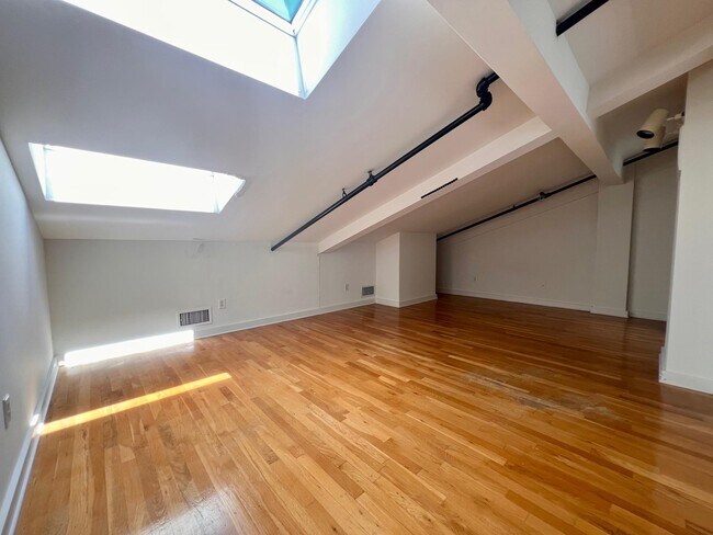 Building Photo - 505 4th St