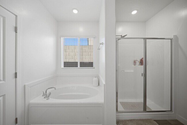 Building Photo - Extra Space, Extra Comfort! 5 Bedroom Home With Bonus Den in Long Valley!