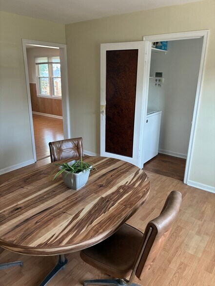 In unit washer dryer included - 403 S Lincoln Park Dr