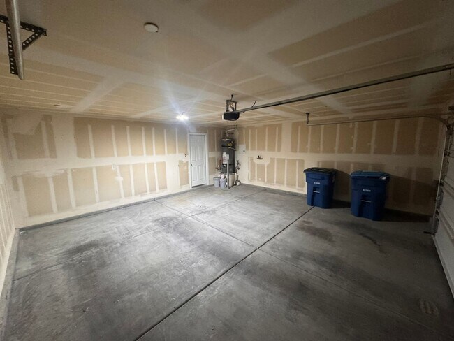 Building Photo - Charming 2-Story Townhome | 2 Bedrooms, 2 Baths & Community Pool