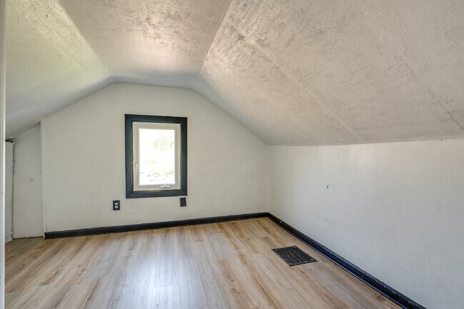 Building Photo - 12512 Mc Gowan Ave