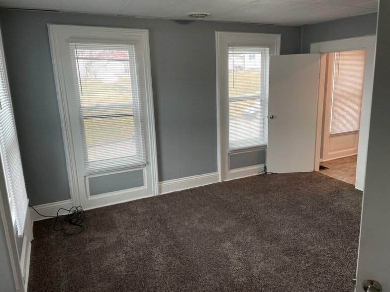 Building Photo - 210 S Woodlawn Ave