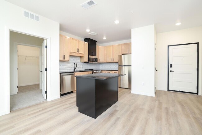 Building Photo - 28 7th St NE