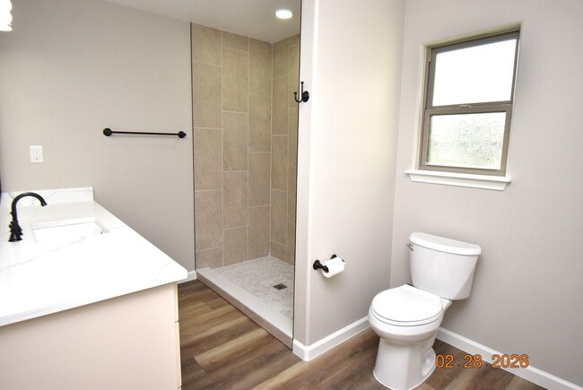 Building Photo - 623 Honeysuckle Dr