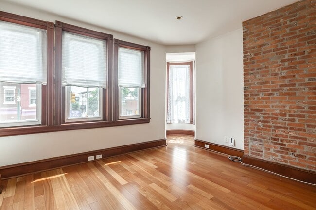 Building Photo - 2739 W Girard Ave