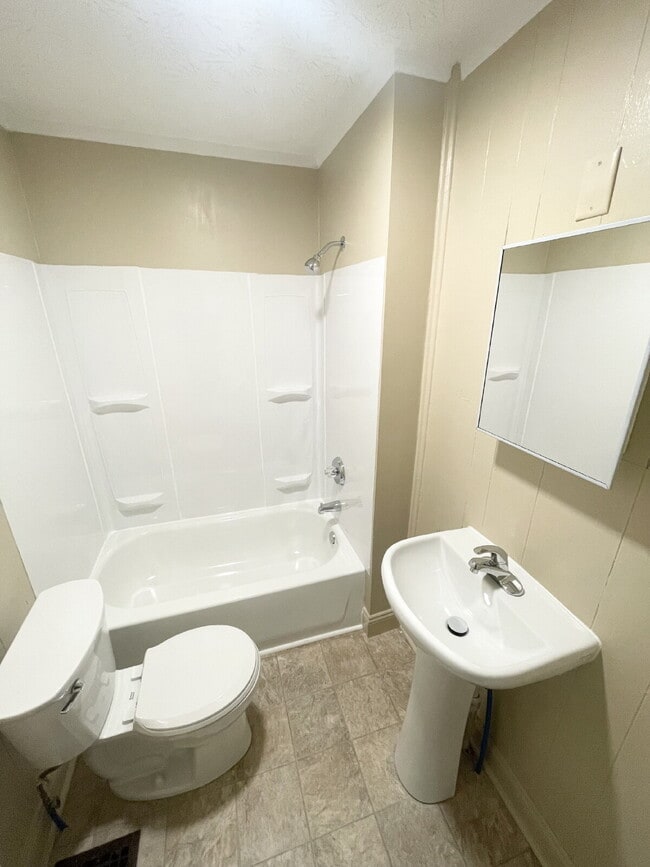 Building Photo - 3 Bedroom Home  with huge, 2-car garage/workshop combo (has electricity)