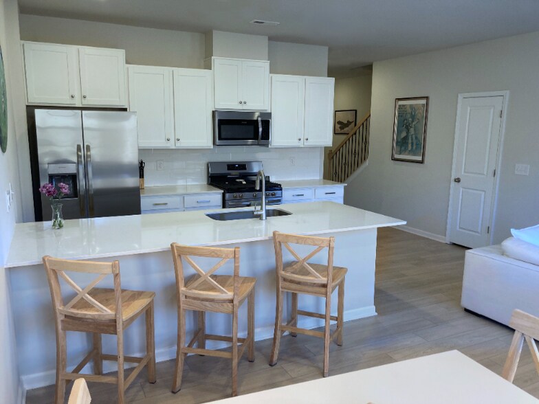 Primary Photo - 12 Twiggs Ln