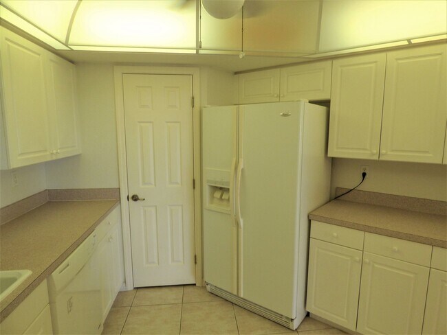 Building Photo - Rolls Landing Condo- Gated community with all the features