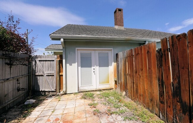 Building Photo - A Mile West of Hurlburt