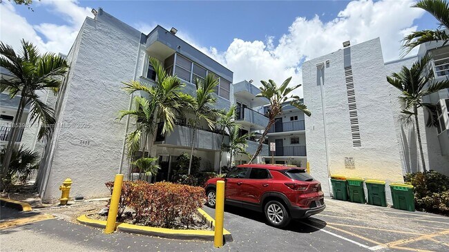 Building Photo - 2498 SW 17th Ave