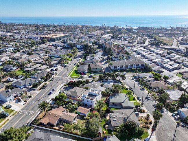 Building Photo - 810 California St