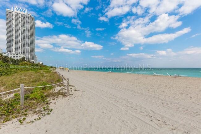 Building Photo - 6039 Collins Ave