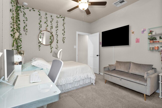 Building Photo - 579 Longleaf Pine Dr