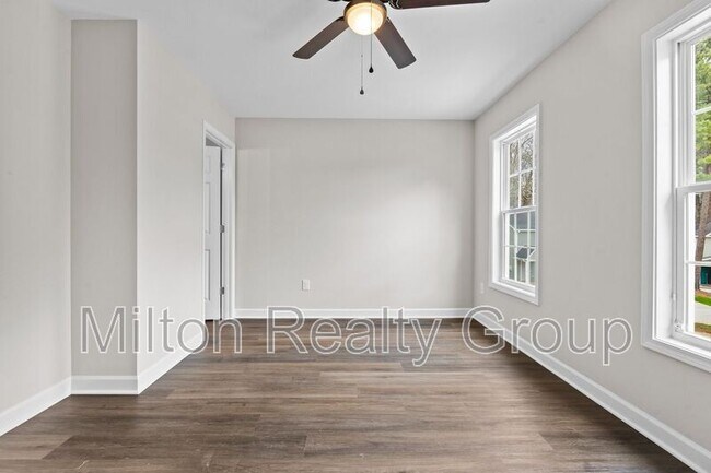 Building Photo - 122 Laura Ln
