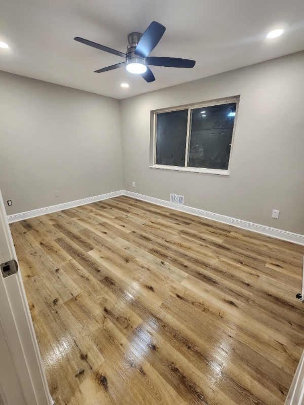 Building Photo - 390 W Lake Ave NW