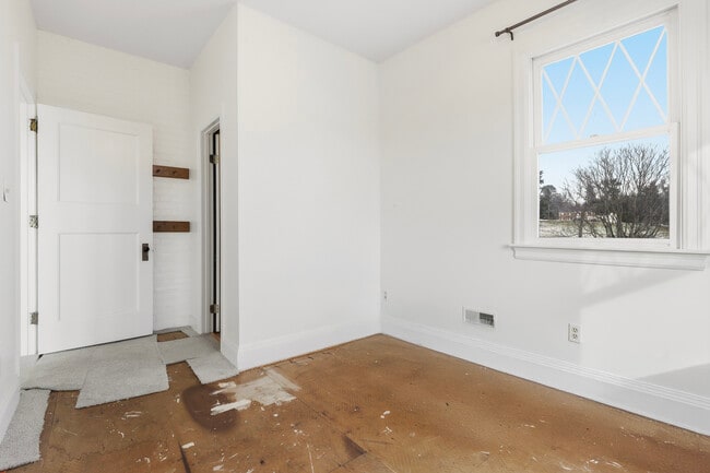 Building Photo - 1 Fox Hill Dr