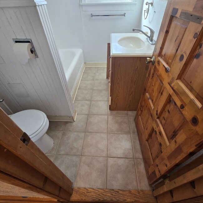 Building Photo - 2528 Hope St