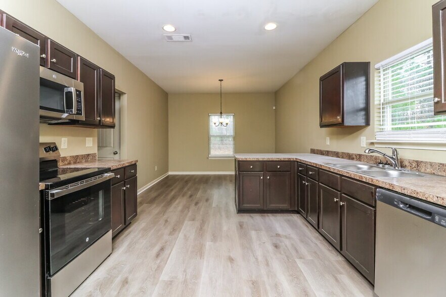 Building Photo - 132 Brightondale Blvd