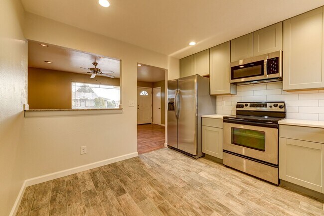 Building Photo - 3873-3883 West 89th Way