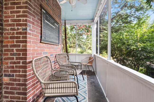 Building Photo - 919 Gilbert St SE