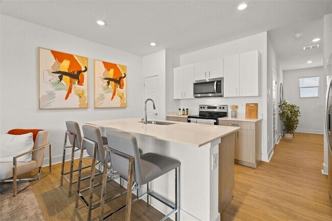 Building Photo - 8058 Gulfstream Ct