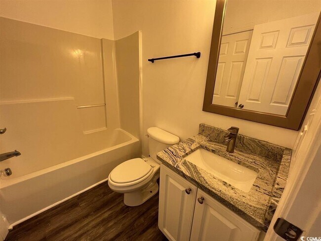 Building Photo - 2057 Silvercrest Dr