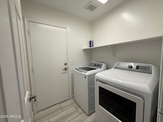 Building Photo - 6723 W Beverly Rd