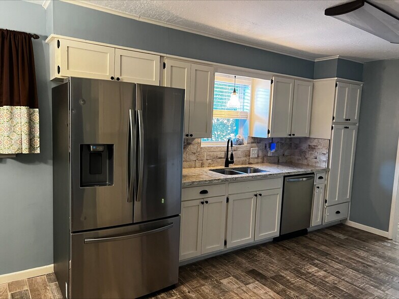 Building Photo - 835 Chatwood Dr