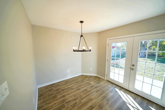 Building Photo - Beautifully Renovated 3-Bed, 2-Bath Home i...