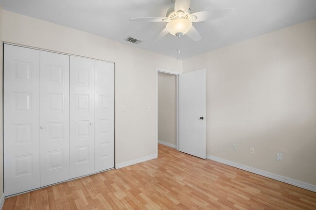 Building Photo - Beautiful Two-story condo 2bedrooms 2 baths with garage in Fort Myers