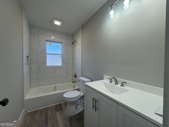 Building Photo - 820 Oglethorpe Ave