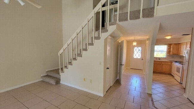Building Photo - 611 W Oak Terrace Dr