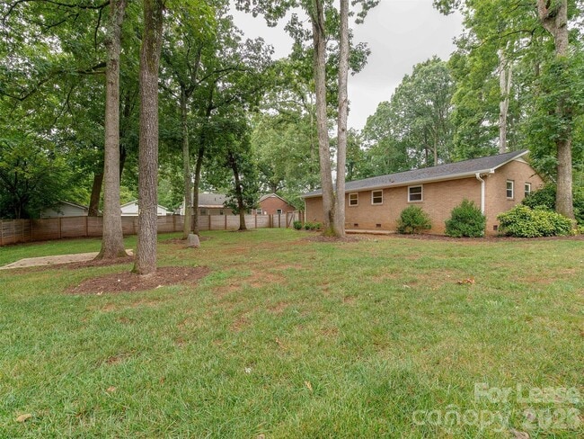 Building Photo - 5646 Oak Dr