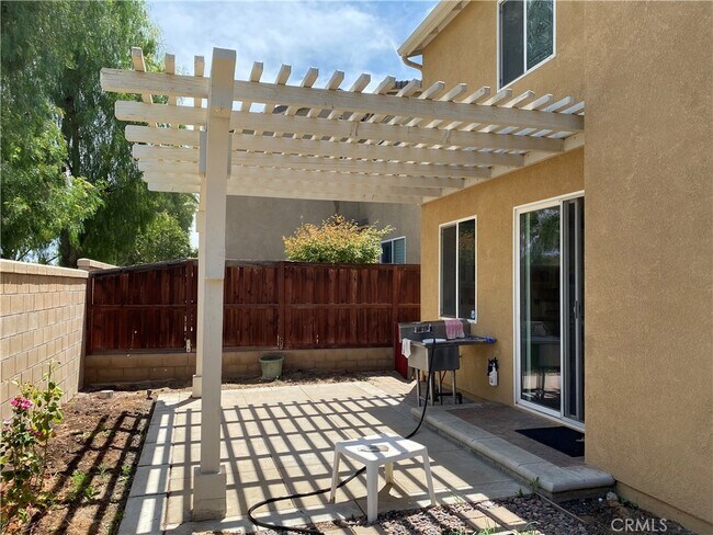 Building Photo - 1686 Goldenrod Ave