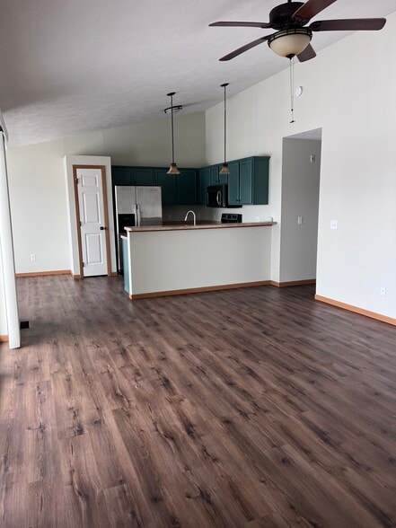 Building Photo - 4924 S Klein Ave