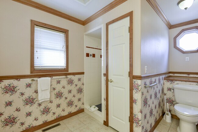 Building Photo - 5558 State Hwy 265