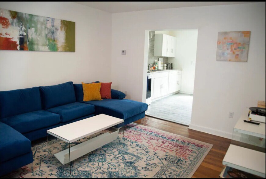 unit 4 - 240 South Ave