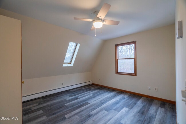 Building Photo - 4 Easy St