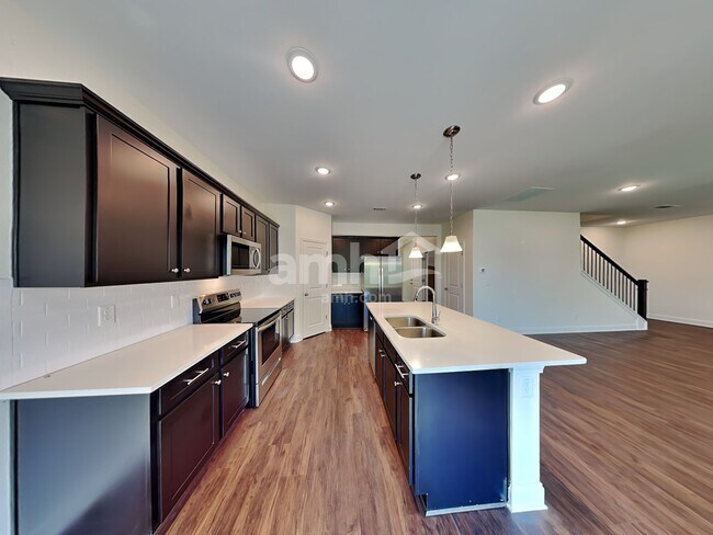 Building Photo - 3841 Chivalry Dr