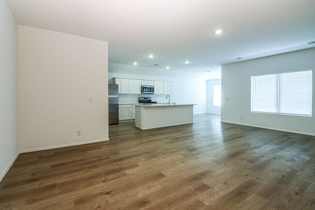 Building Photo - 3126 S 15th Pl