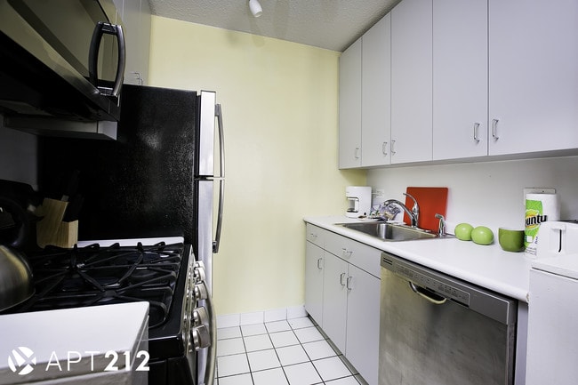 Building Photo - 330 W 56th St
