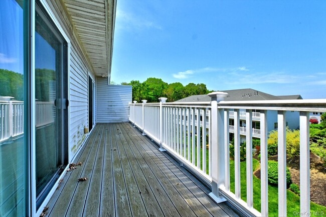 Building Photo - 44 Fox Hill Dr