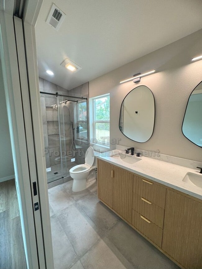 Building Photo - Fully Remodeled 3-Bedroom, 2.5 Bath Home i...